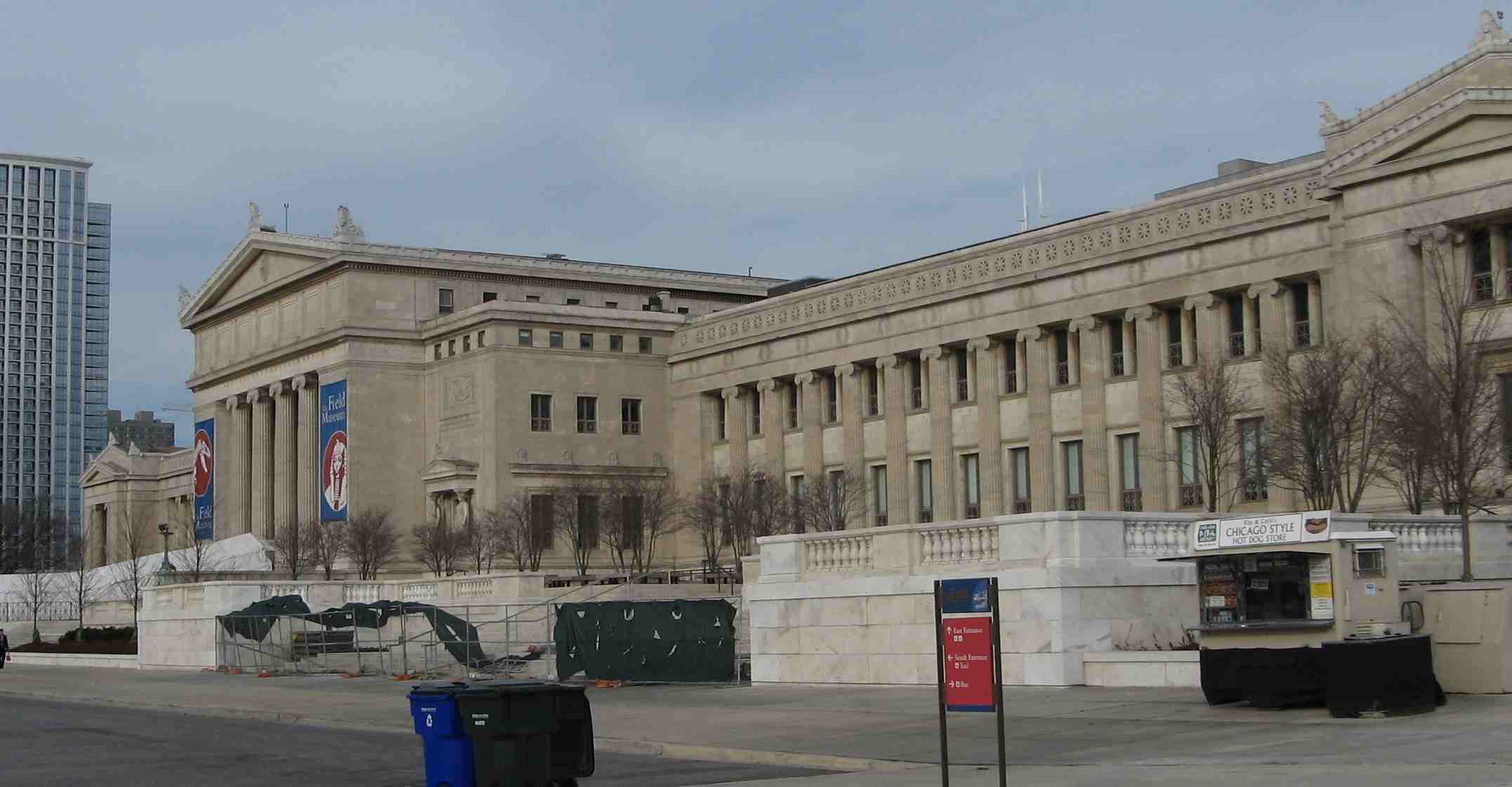 Museums, Train Territory and Oil in Chicago 1 Field museum.jpg
