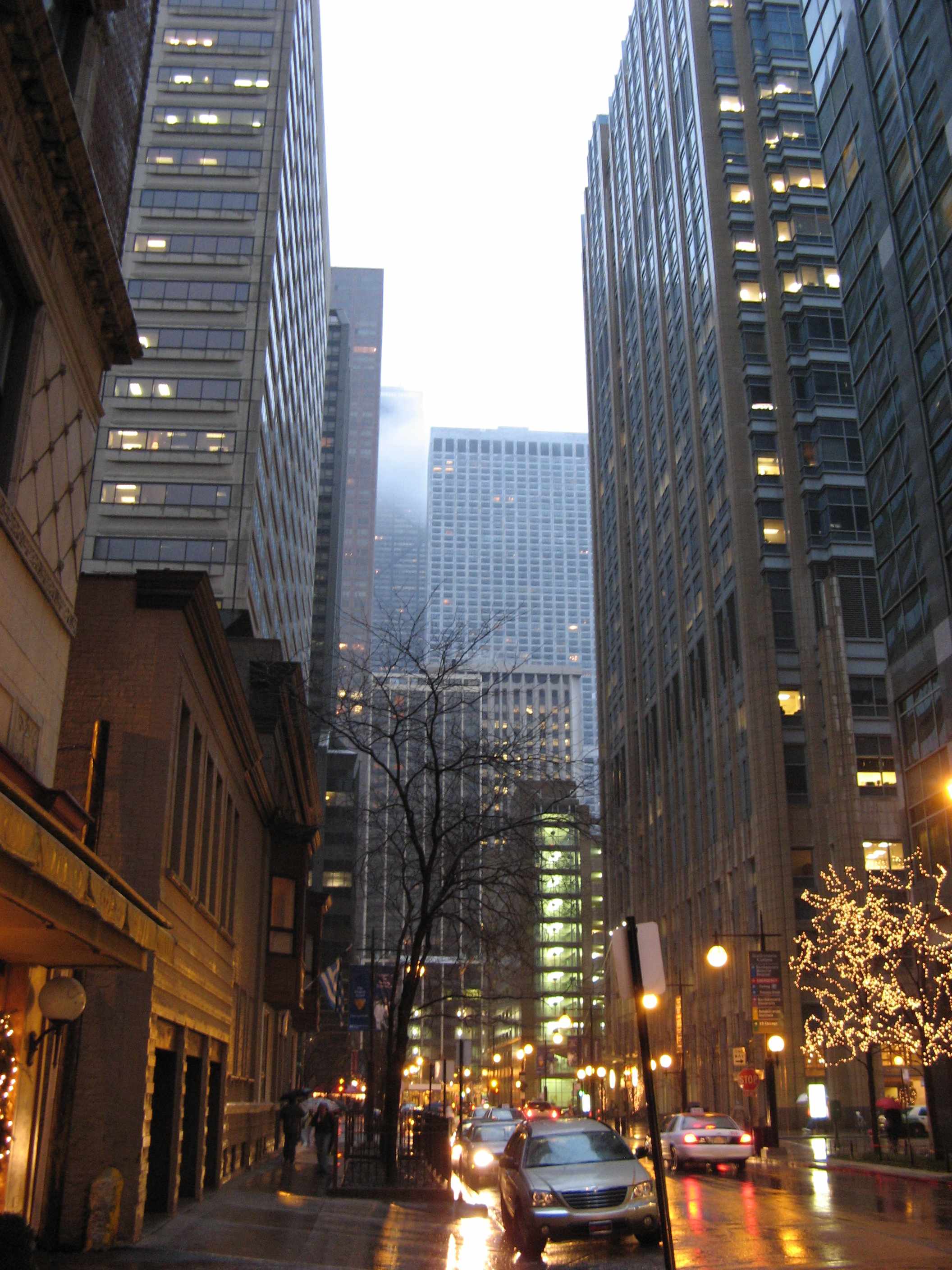 Museums, Train Territory and Oil in Chicago 4 street scene chicago.jpg
