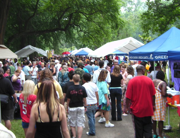 Festival Booths and crowd bild0632